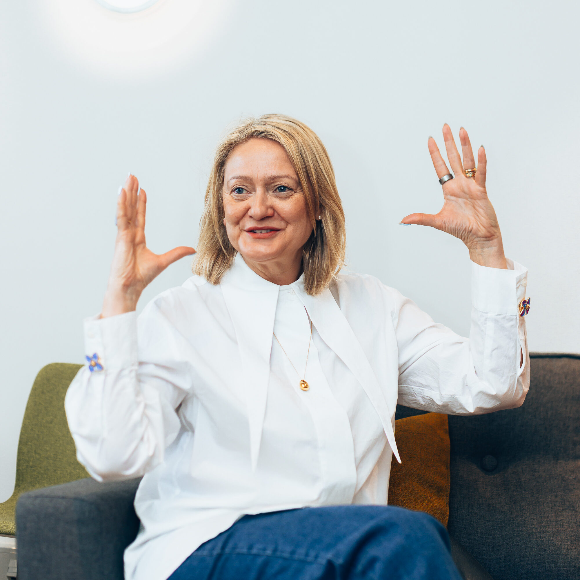 Yvonne Backholm-Nyberg white shirt